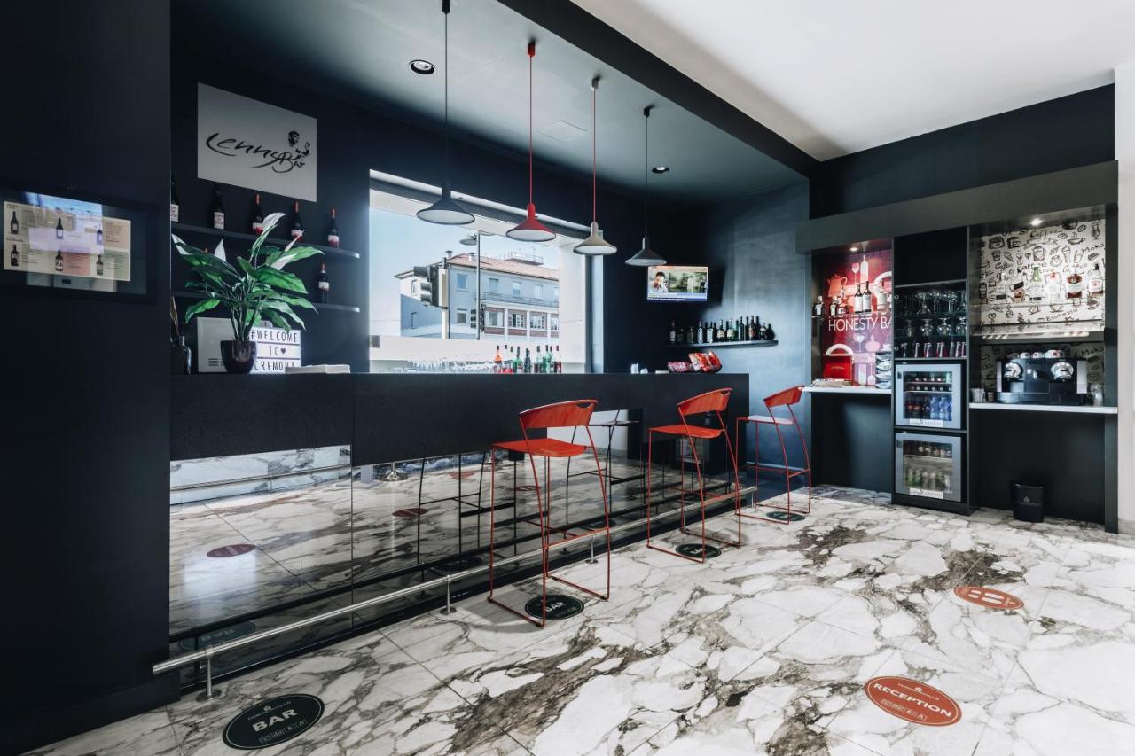 Hotel Continental Кремона Екстериор снимка