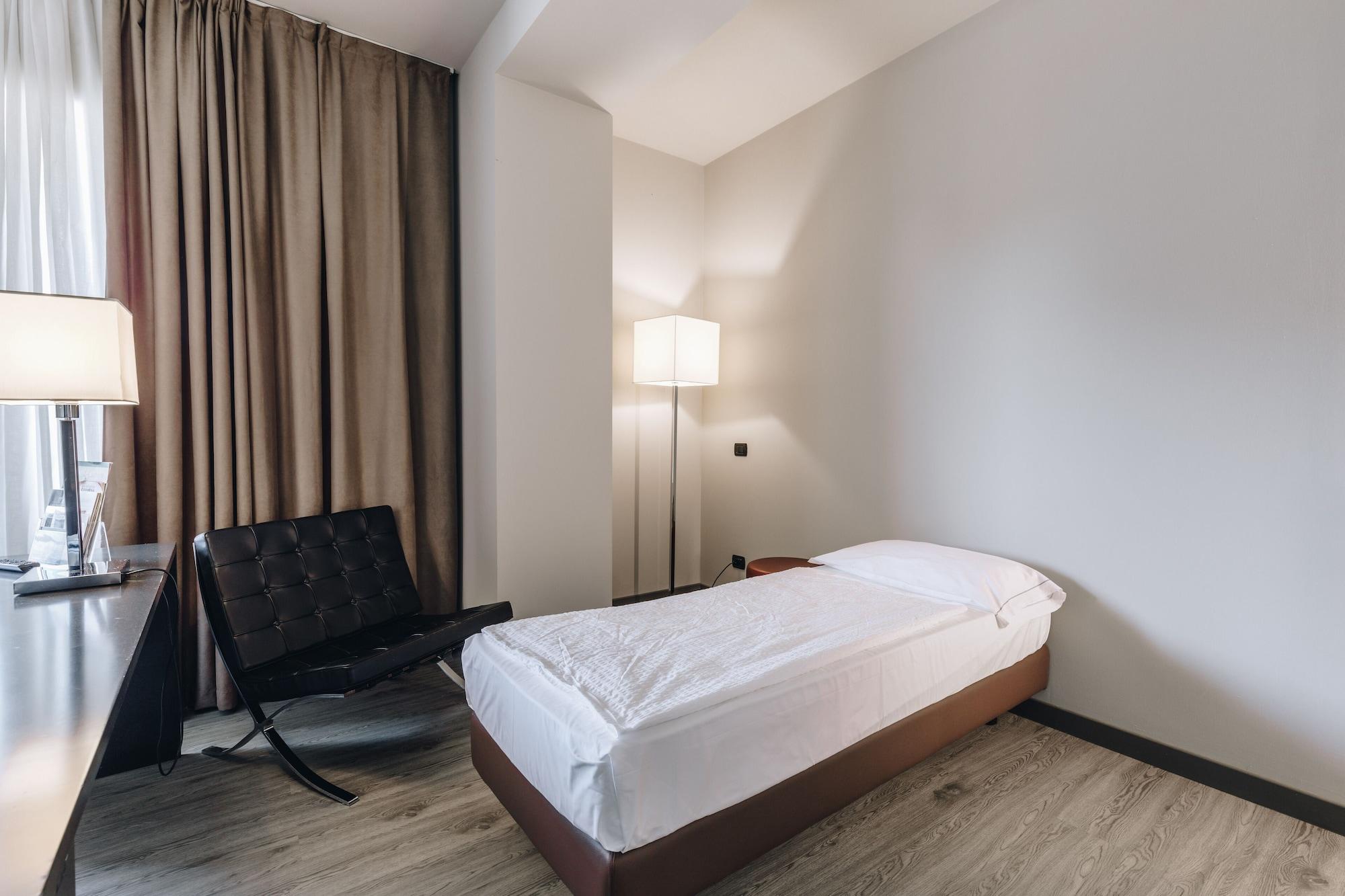 Hotel Continental Кремона Екстериор снимка