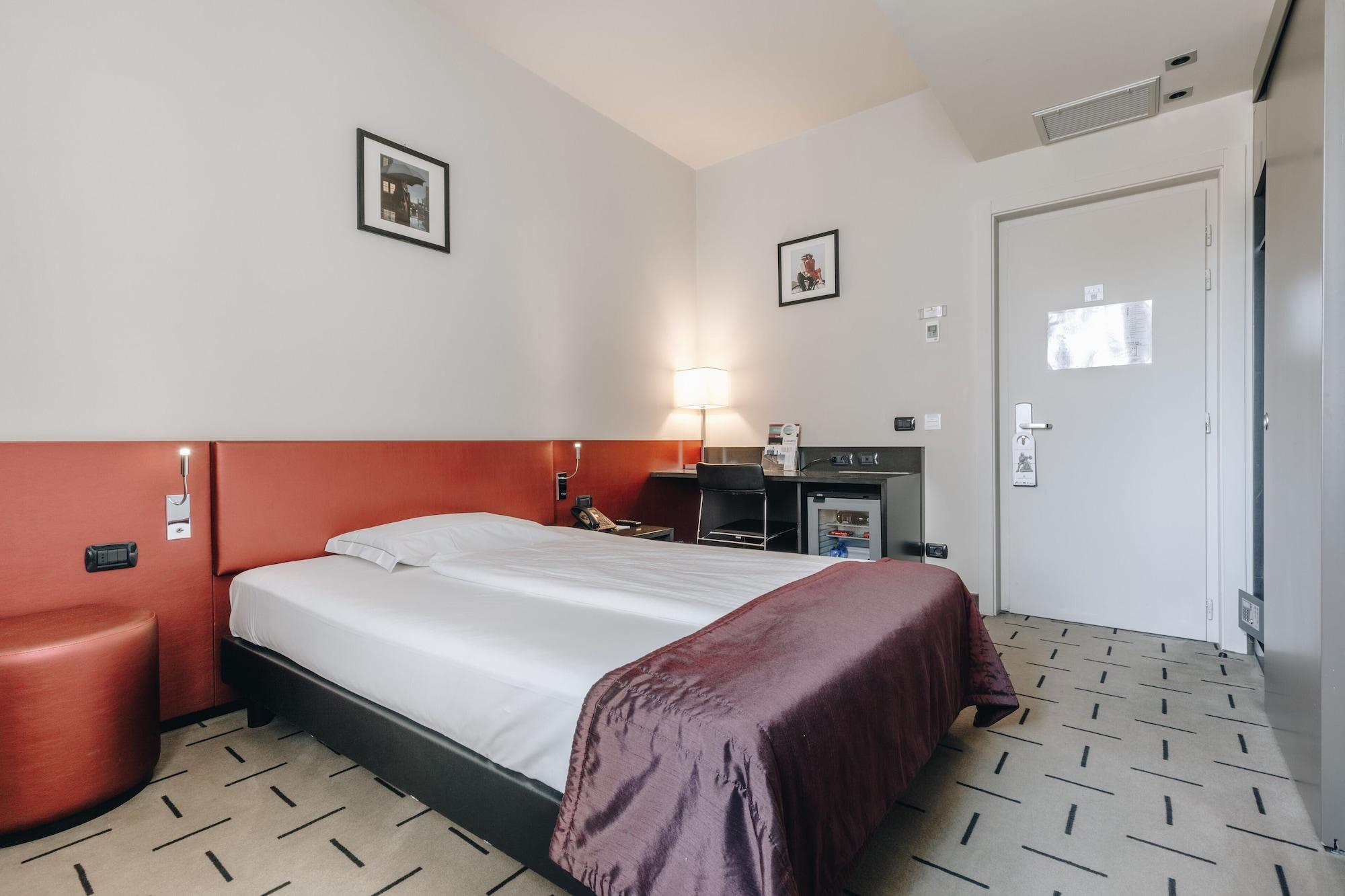 Hotel Continental Кремона Екстериор снимка