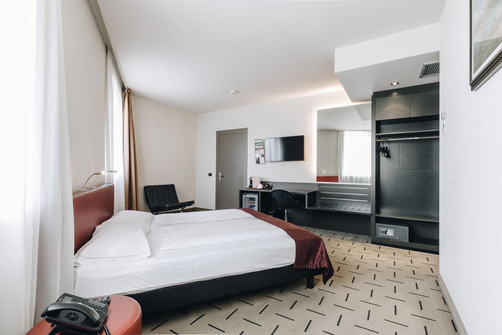 Hotel Continental Кремона Екстериор снимка