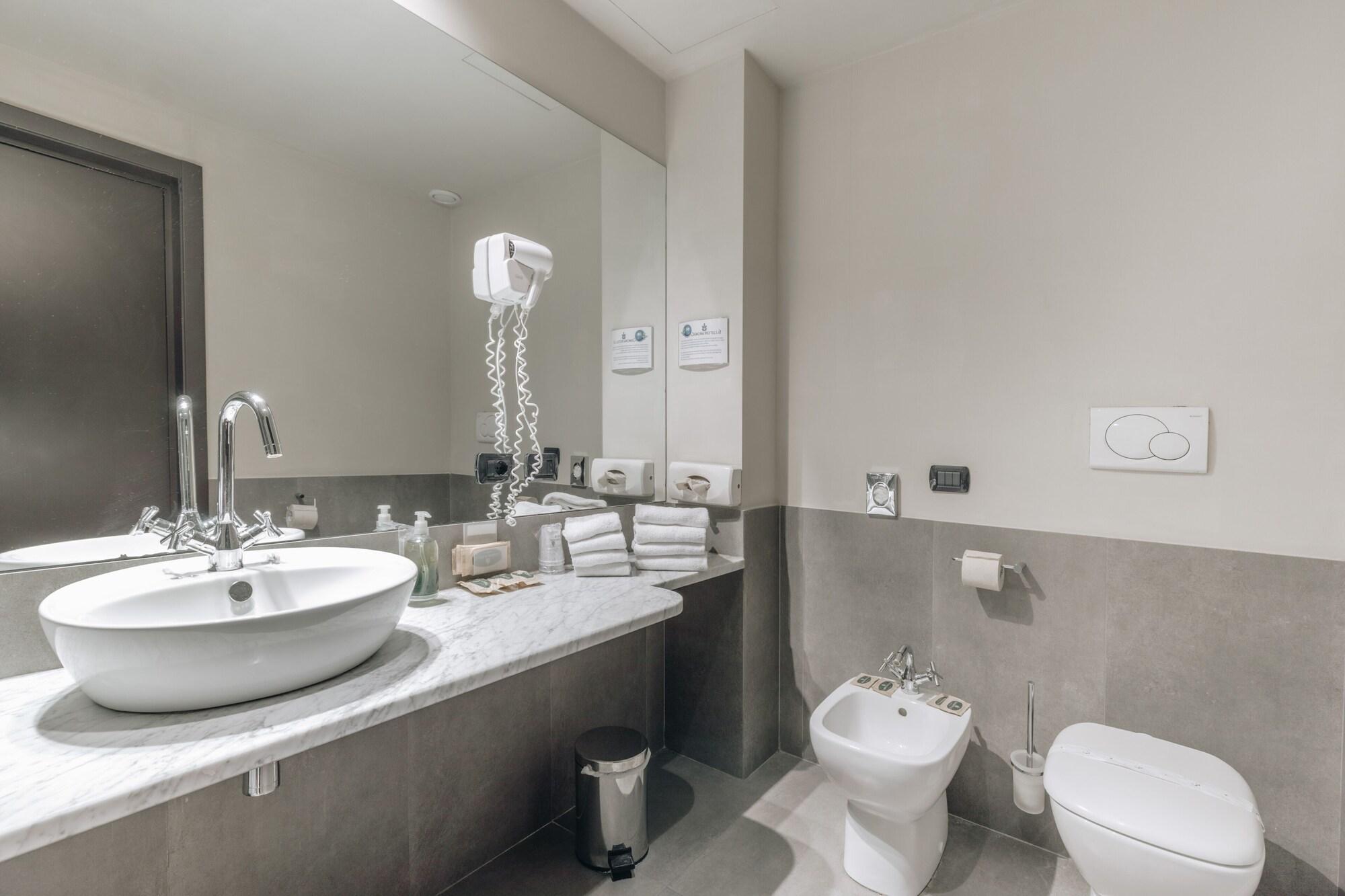 Hotel Continental Кремона Екстериор снимка