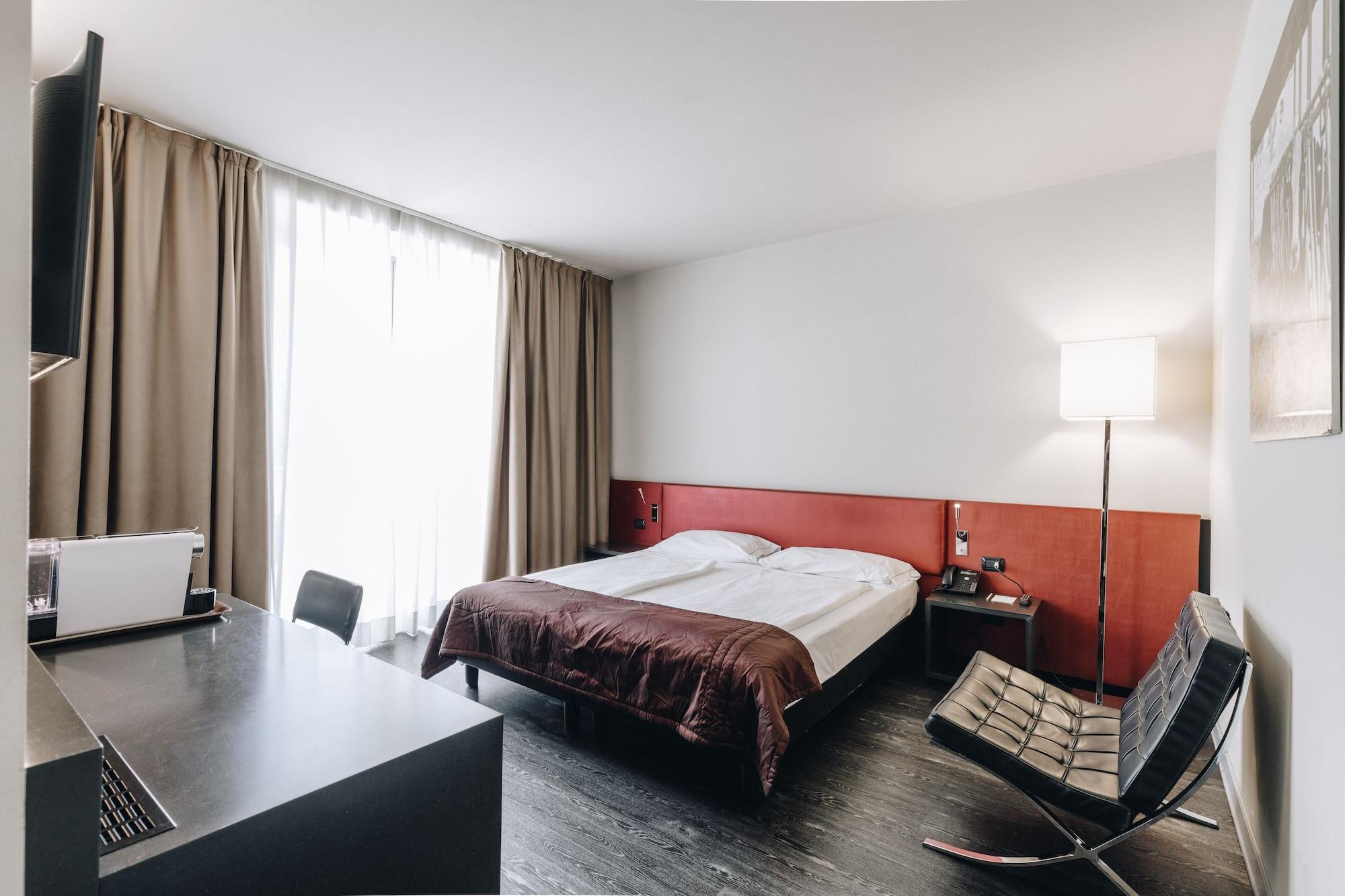 Hotel Continental Кремона Екстериор снимка