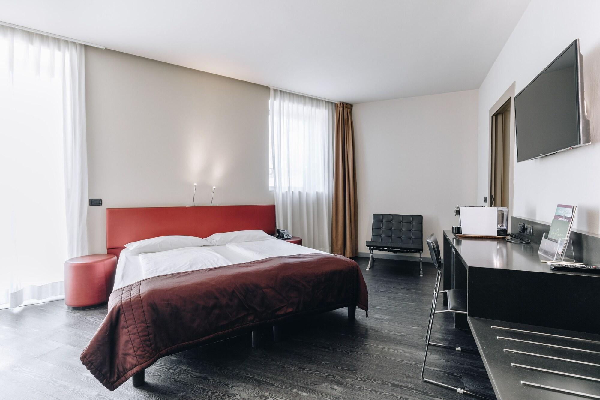 Hotel Continental Кремона Екстериор снимка