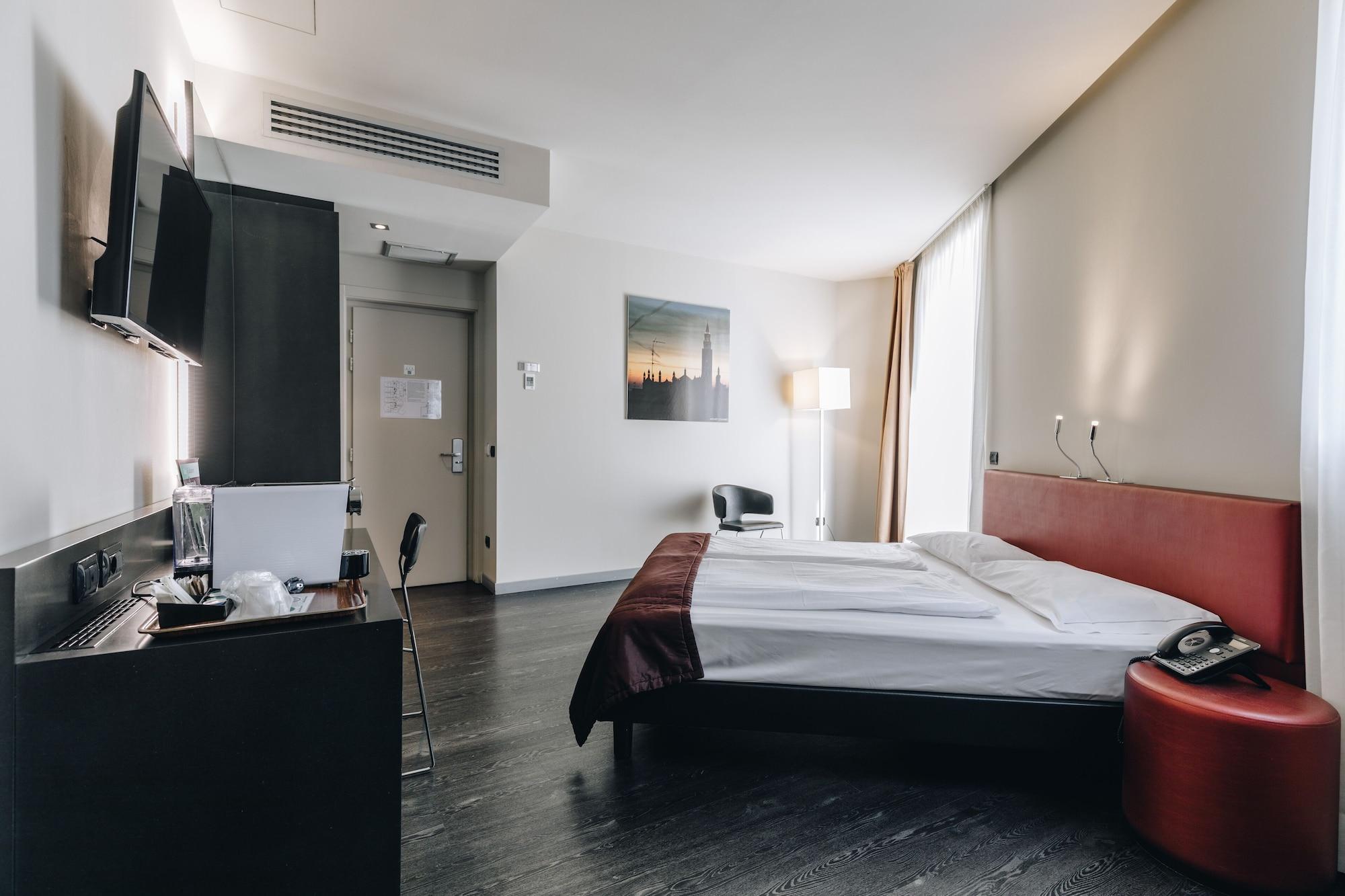 Hotel Continental Кремона Екстериор снимка