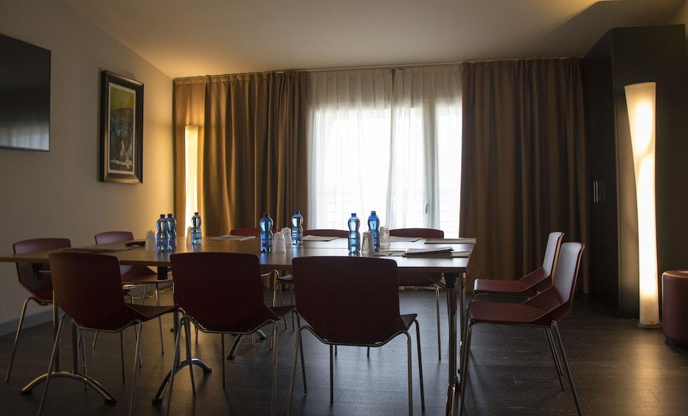 Hotel Continental Кремона Екстериор снимка