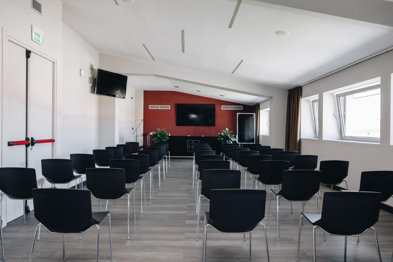 Hotel Continental Кремона Екстериор снимка