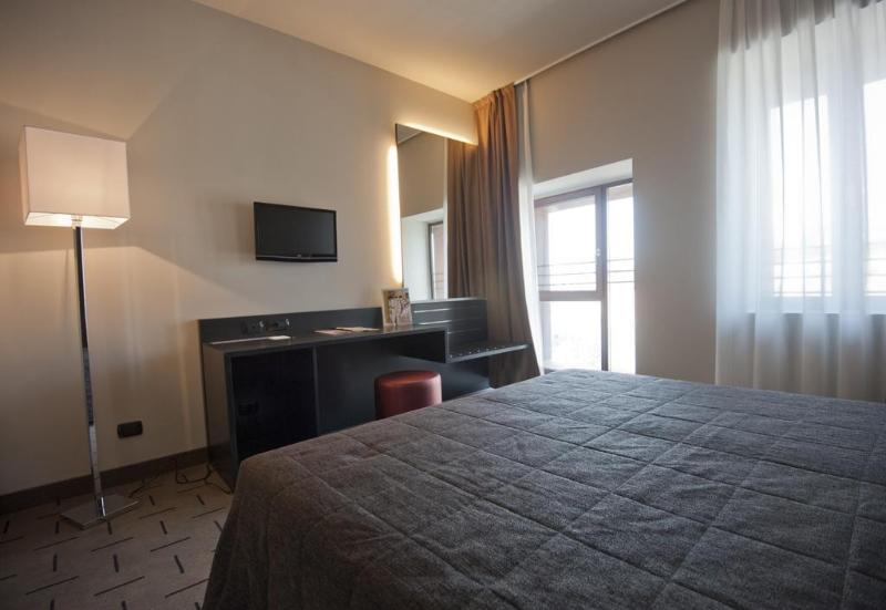 Hotel Continental Кремона Екстериор снимка
