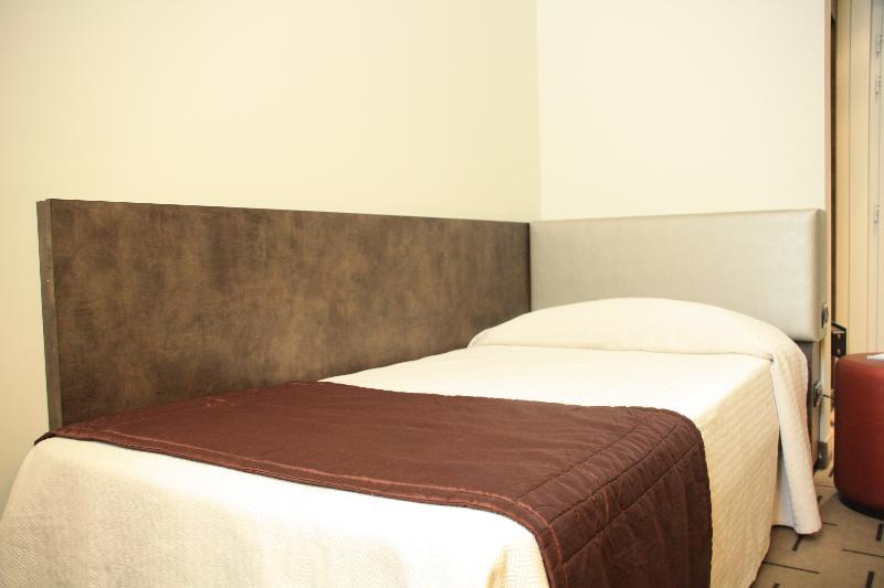 Hotel Continental Кремона Екстериор снимка