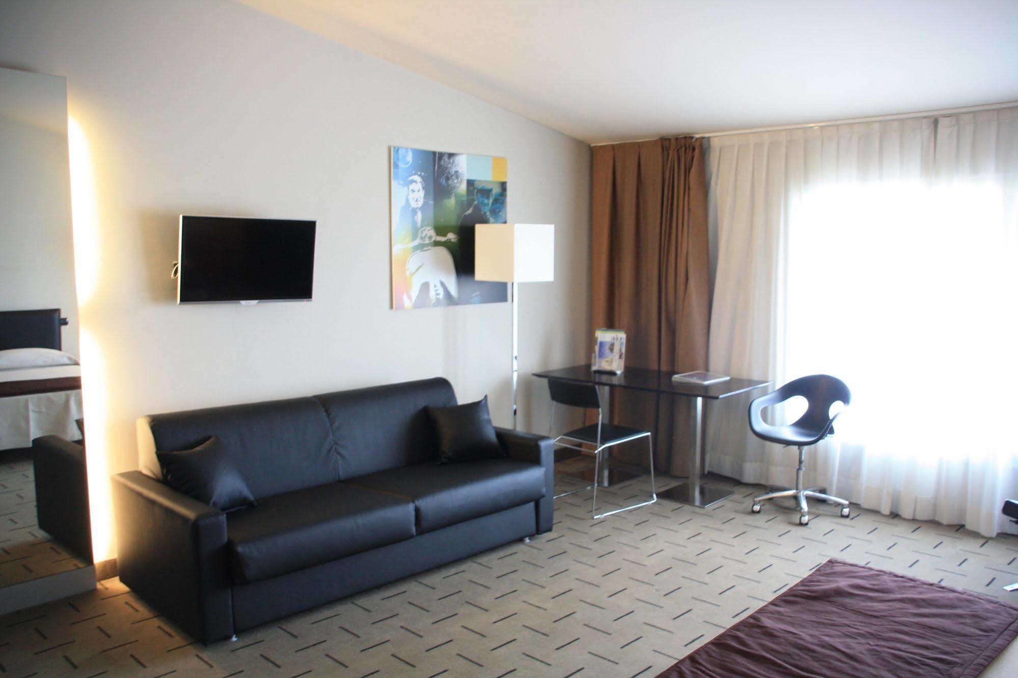 Hotel Continental Кремона Екстериор снимка