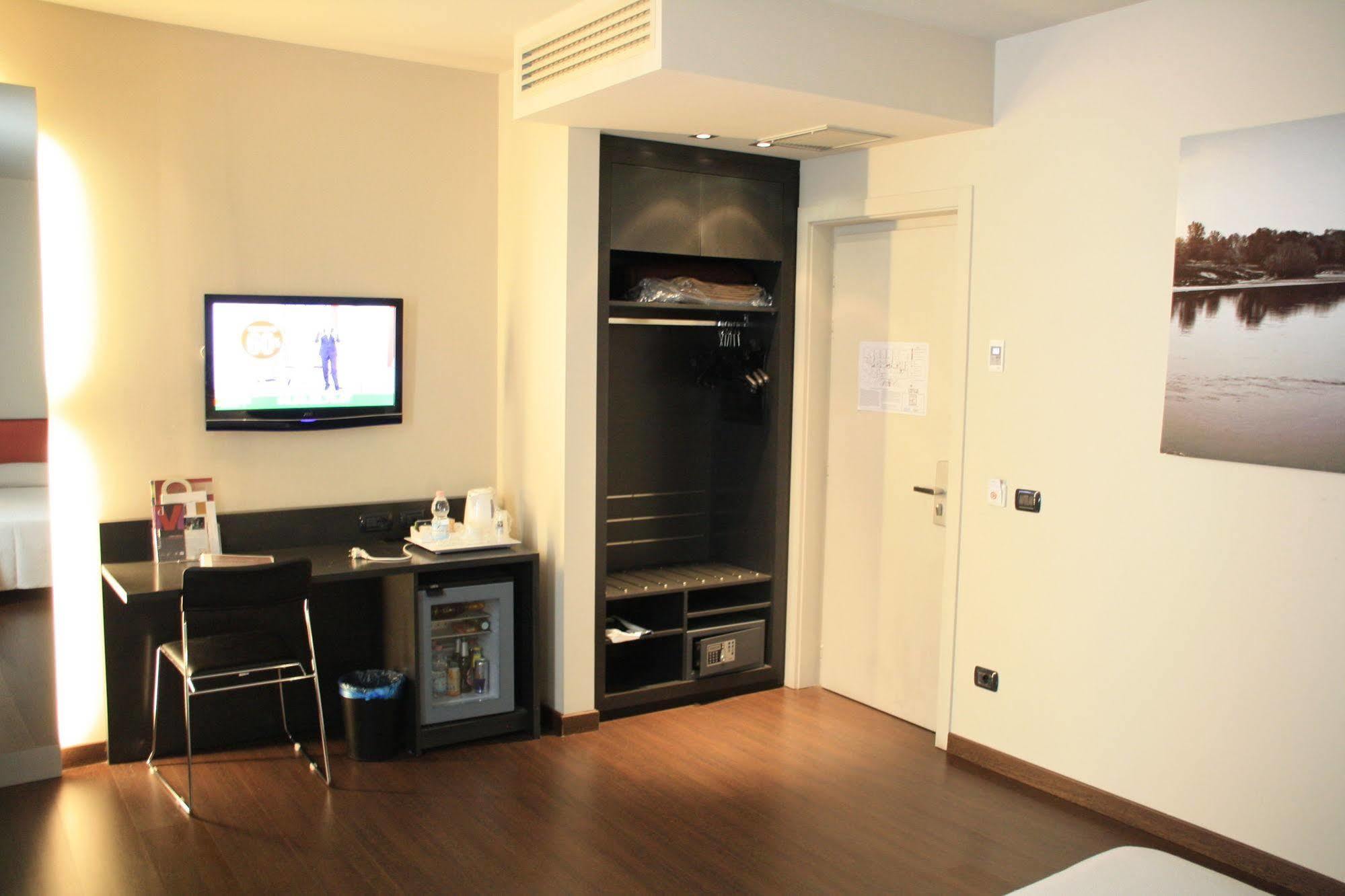 Hotel Continental Кремона Екстериор снимка