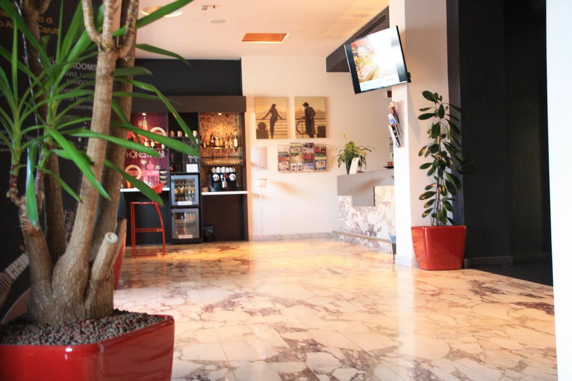 Hotel Continental Кремона Екстериор снимка