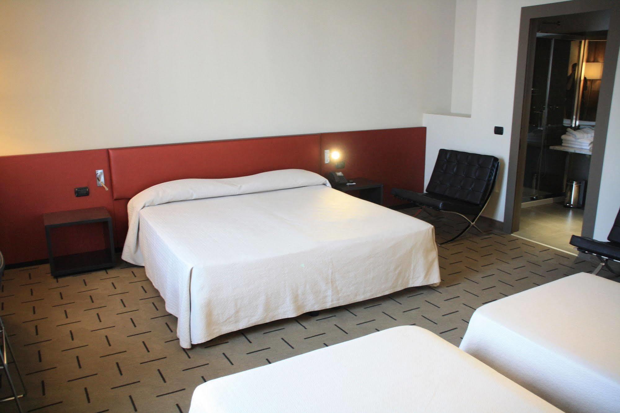 Hotel Continental Кремона Екстериор снимка